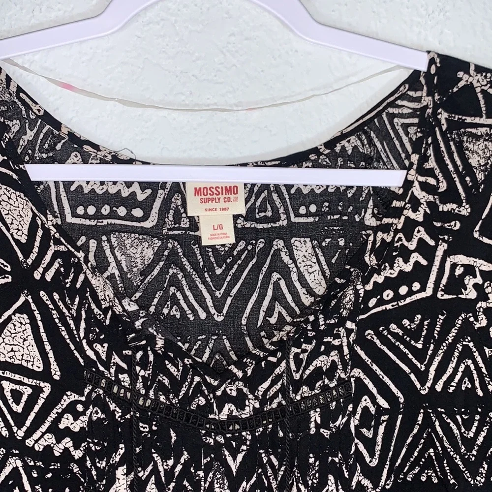 Mossimo Supply Co. Tribal Print V-Neck Blouse Large Black Cream Aztec Casual